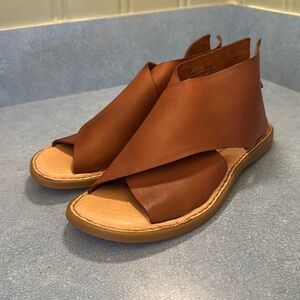 Born Iwa Sandals Cuoio Brown Size 6 Like New
